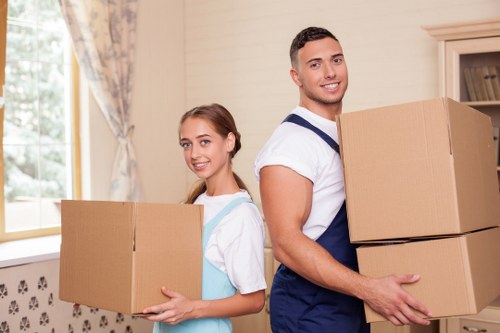 Commercial and residential removal van support in Earls Court